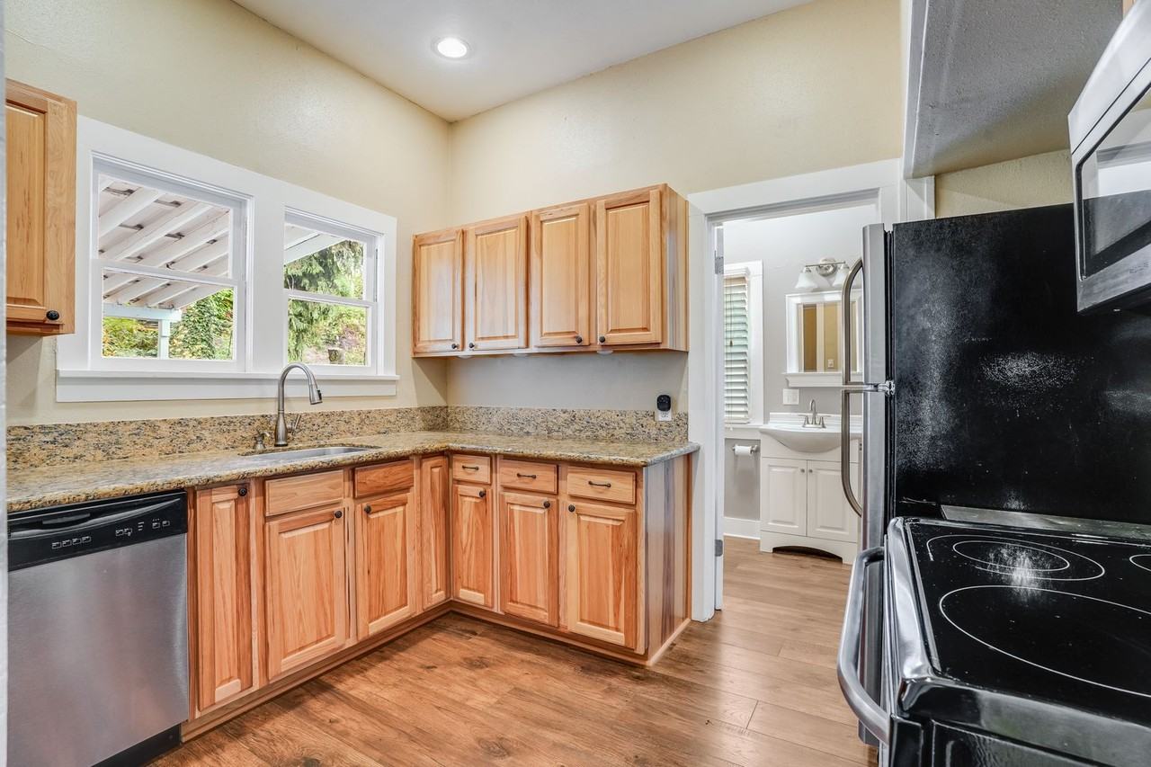 161 Linn Ave - Photo 3 of 12