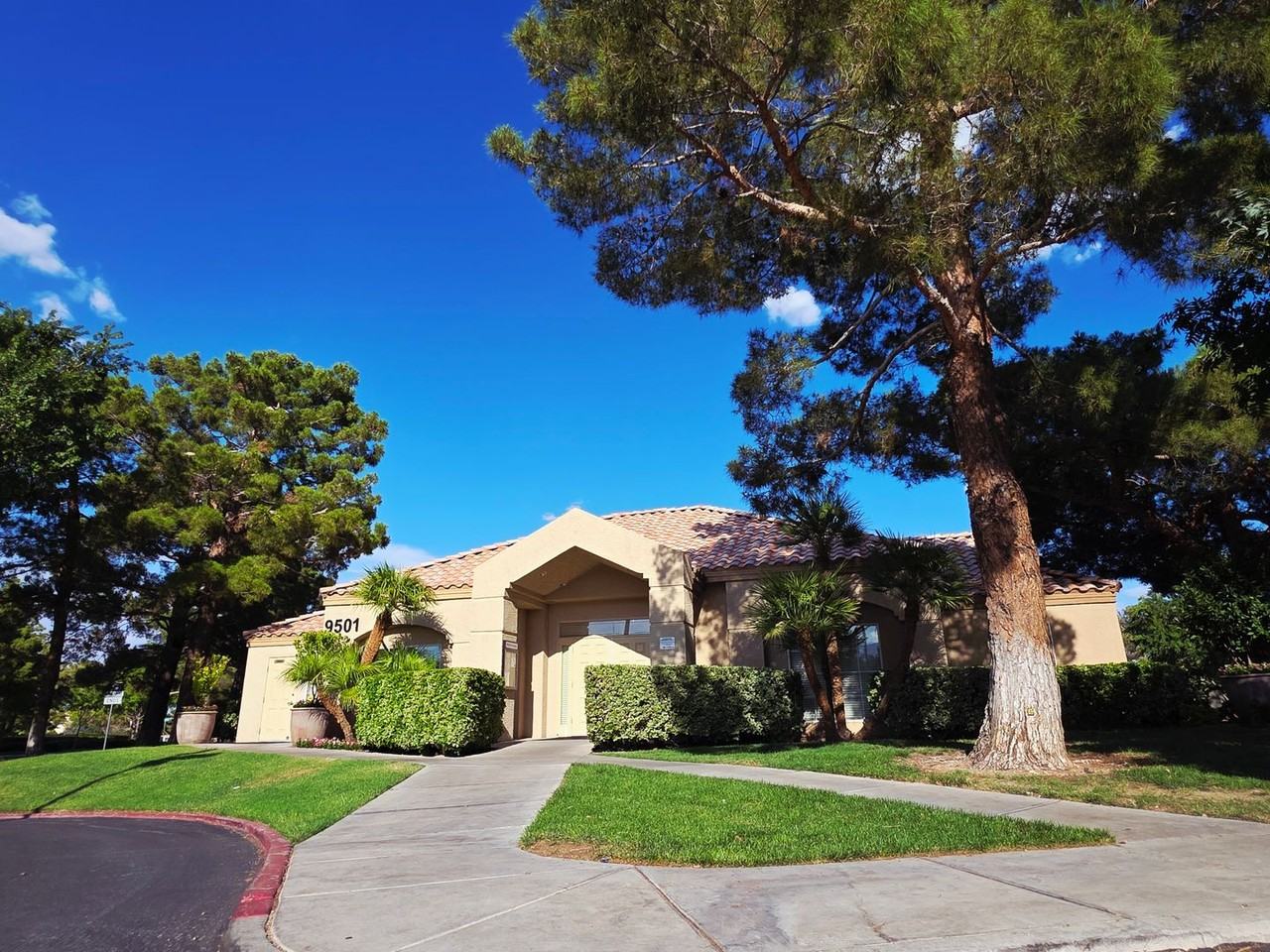 1113 Lumina Ct - Photo 3 of 50