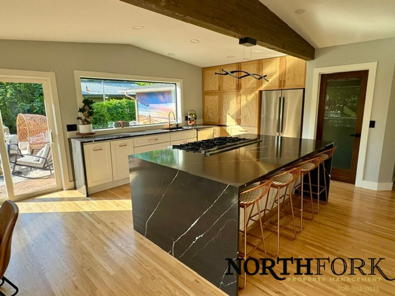 300 E Crestline Dr - Photo 3 of 10