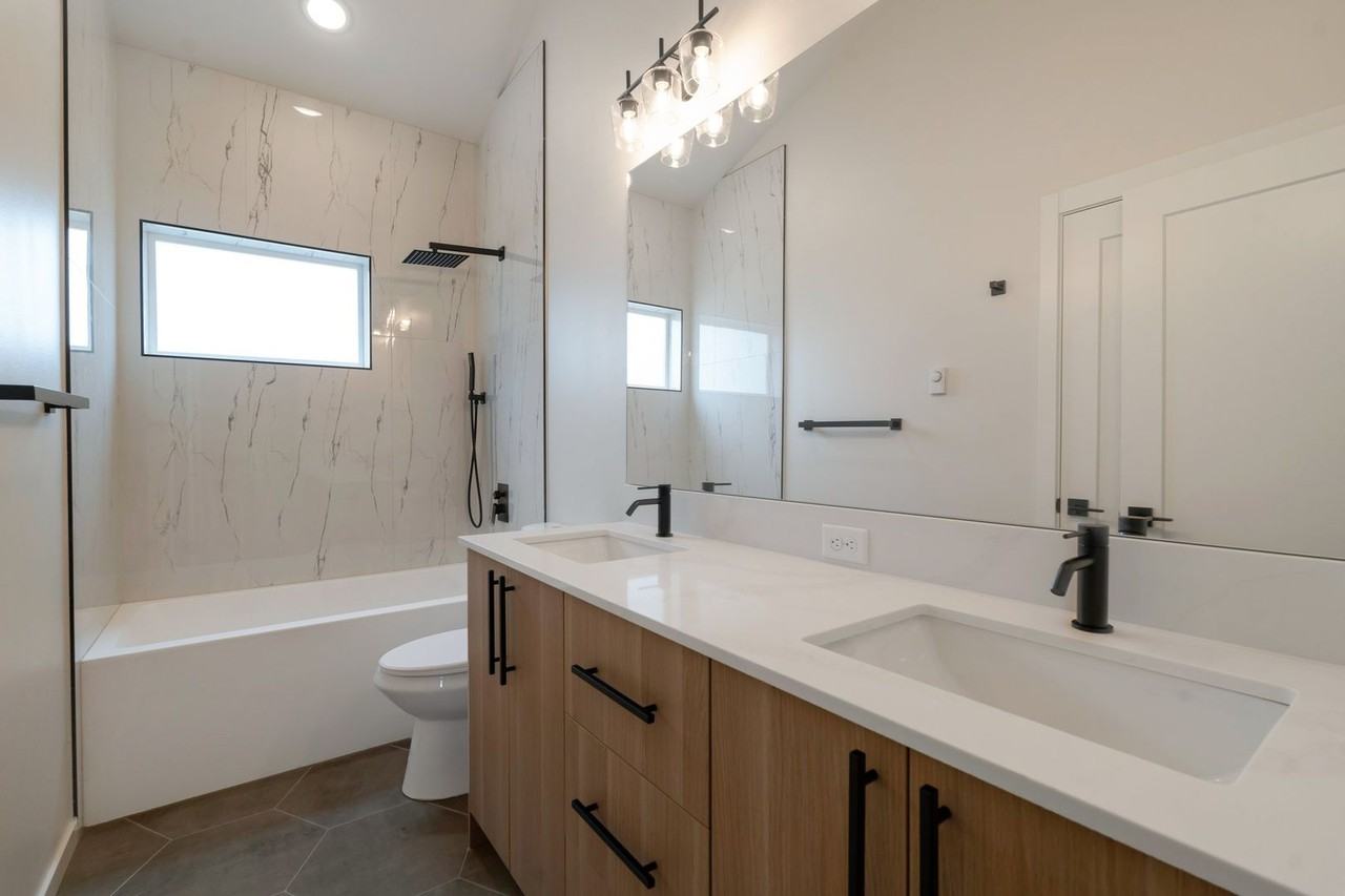 105A Wayne Ave - Photo 3 of 8