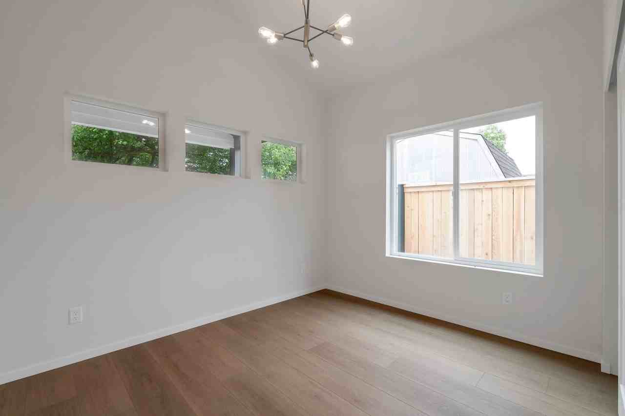 105A Wayne Ave - Photo 4 of 8