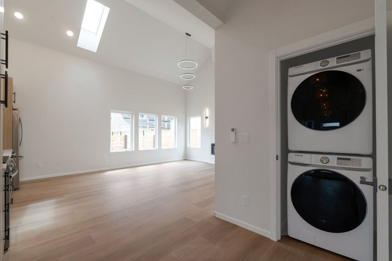105A Wayne Ave - Photo 6 of 8