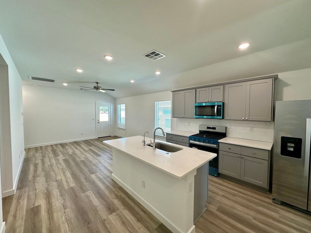 614 14th St - Photo 2 of 11