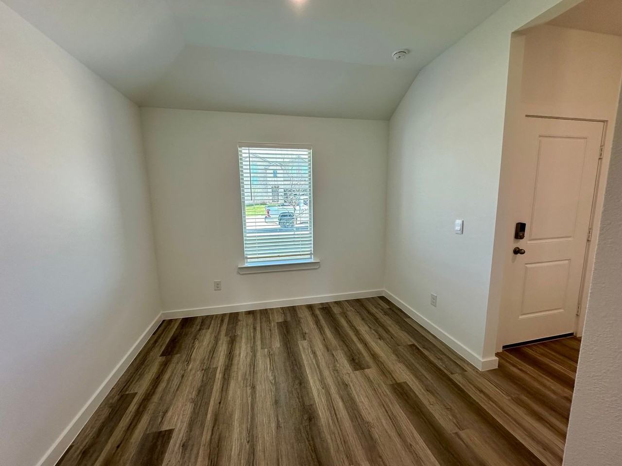 614 14th St - Photo 5 of 11