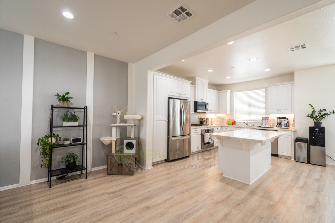 2321 Verano Way - Photo 3 of 31