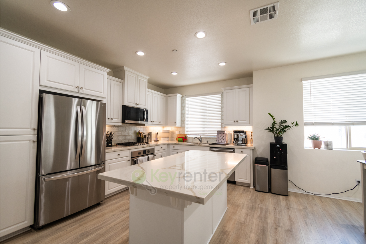 2321 Verano Way - Photo 4 of 31