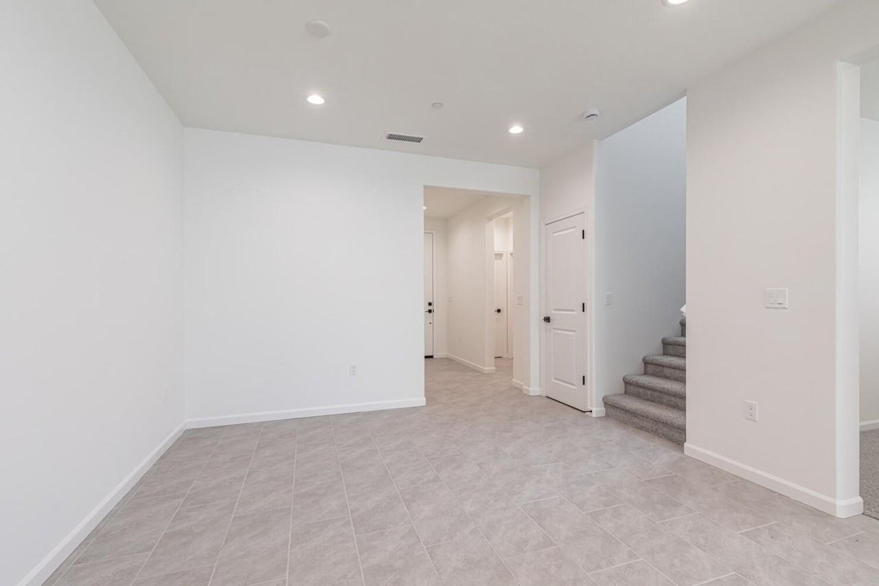 697 Philip Way - Photo 7 of 30