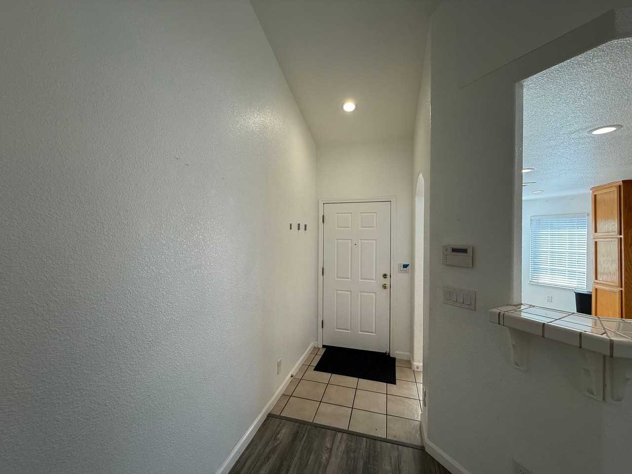 1501 Shiprock Ct - Photo 4 of 37