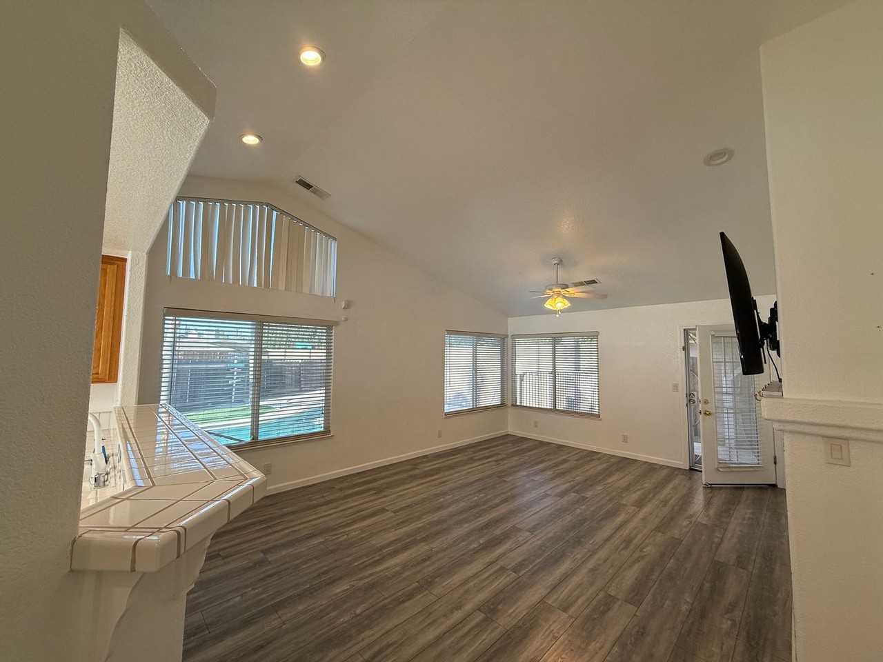 1501 Shiprock Ct - Photo 5 of 37