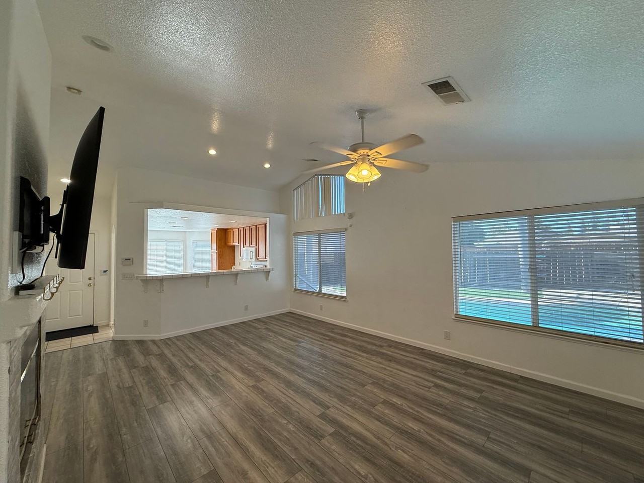 1501 Shiprock Ct - Photo 7 of 37