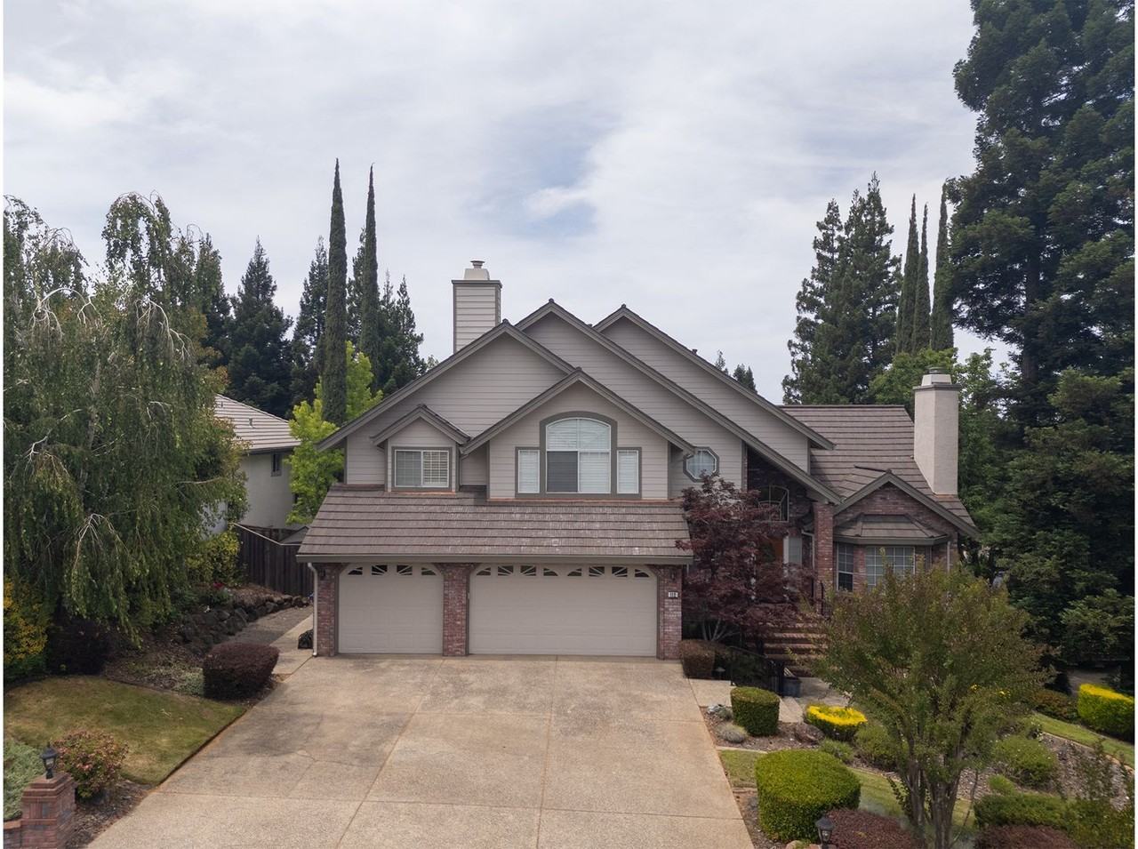 112 Woodsmoke Way - Photo 2 of 44