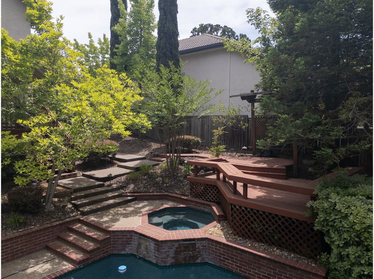 112 Woodsmoke Way - Photo 3 of 44