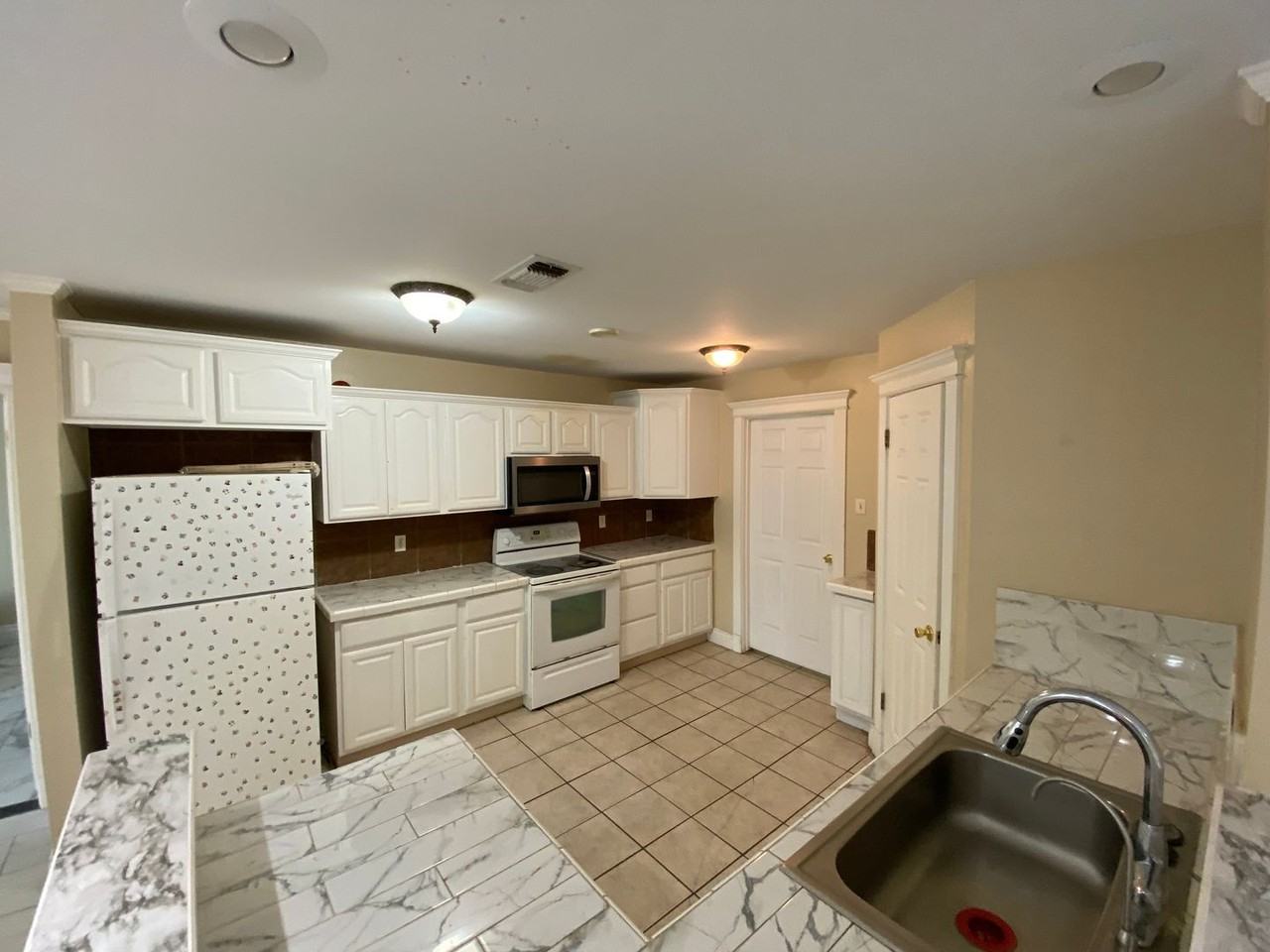 5842 Berkshire Rd - Photo 4 of 19
