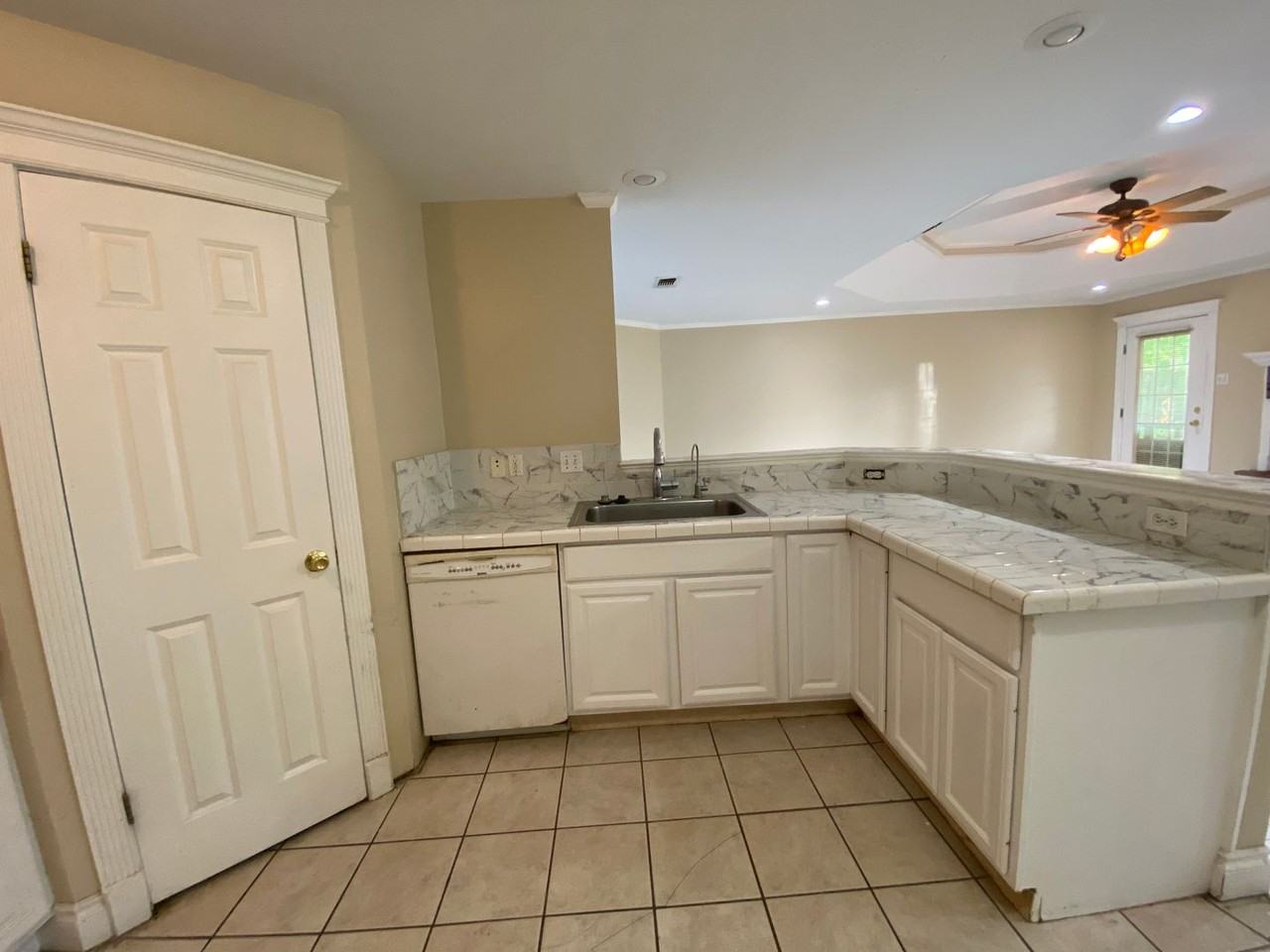 5842 Berkshire Rd - Photo 5 of 19
