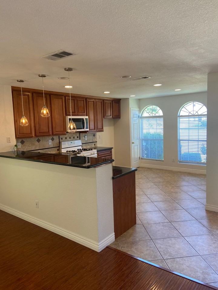 329 Mette Ct - Photo 3 of 22