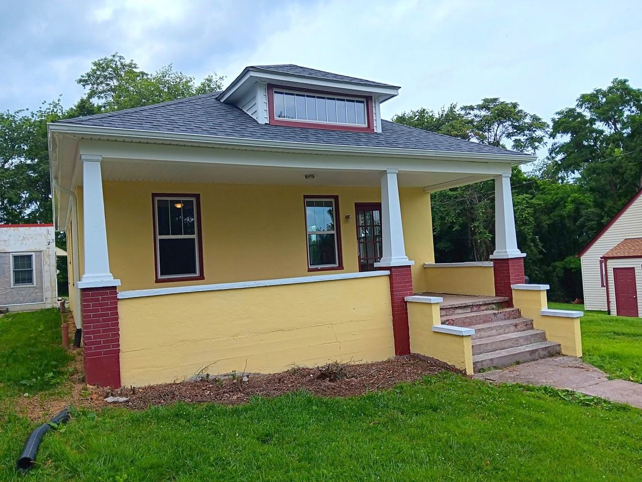 1813 7th St - Photo 2 of 14