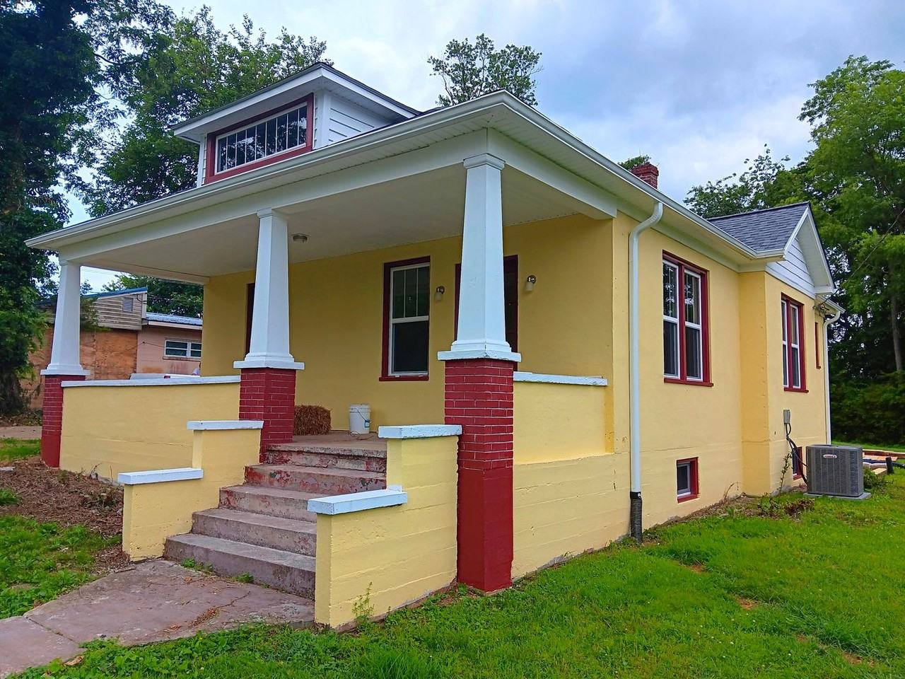 1813 7th St - Photo 3 of 14