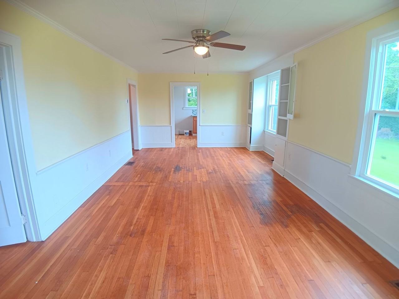 1813 7th St - Photo 4 of 14