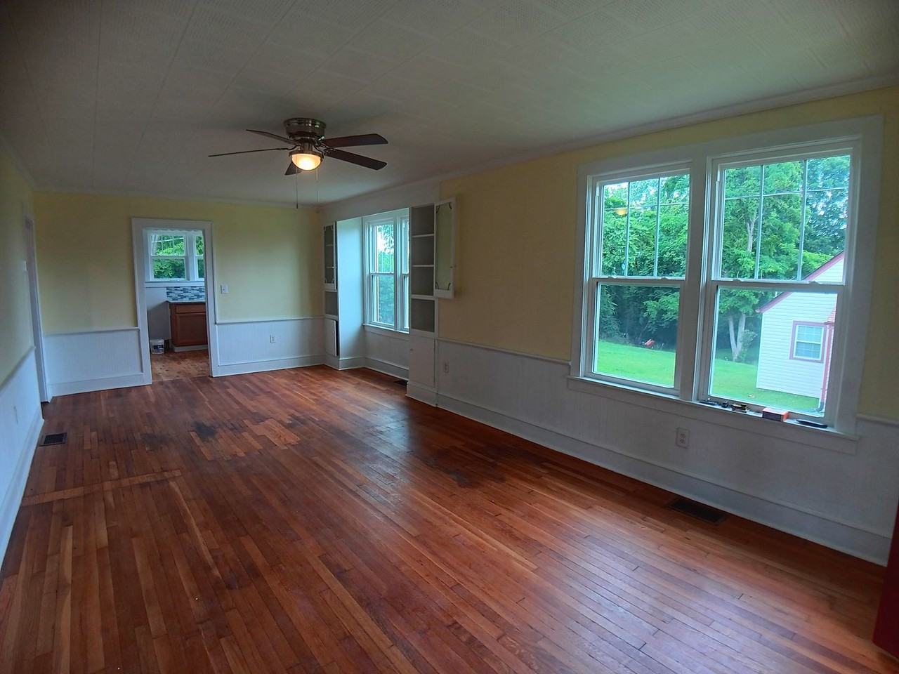 1813 7th St - Photo 5 of 14