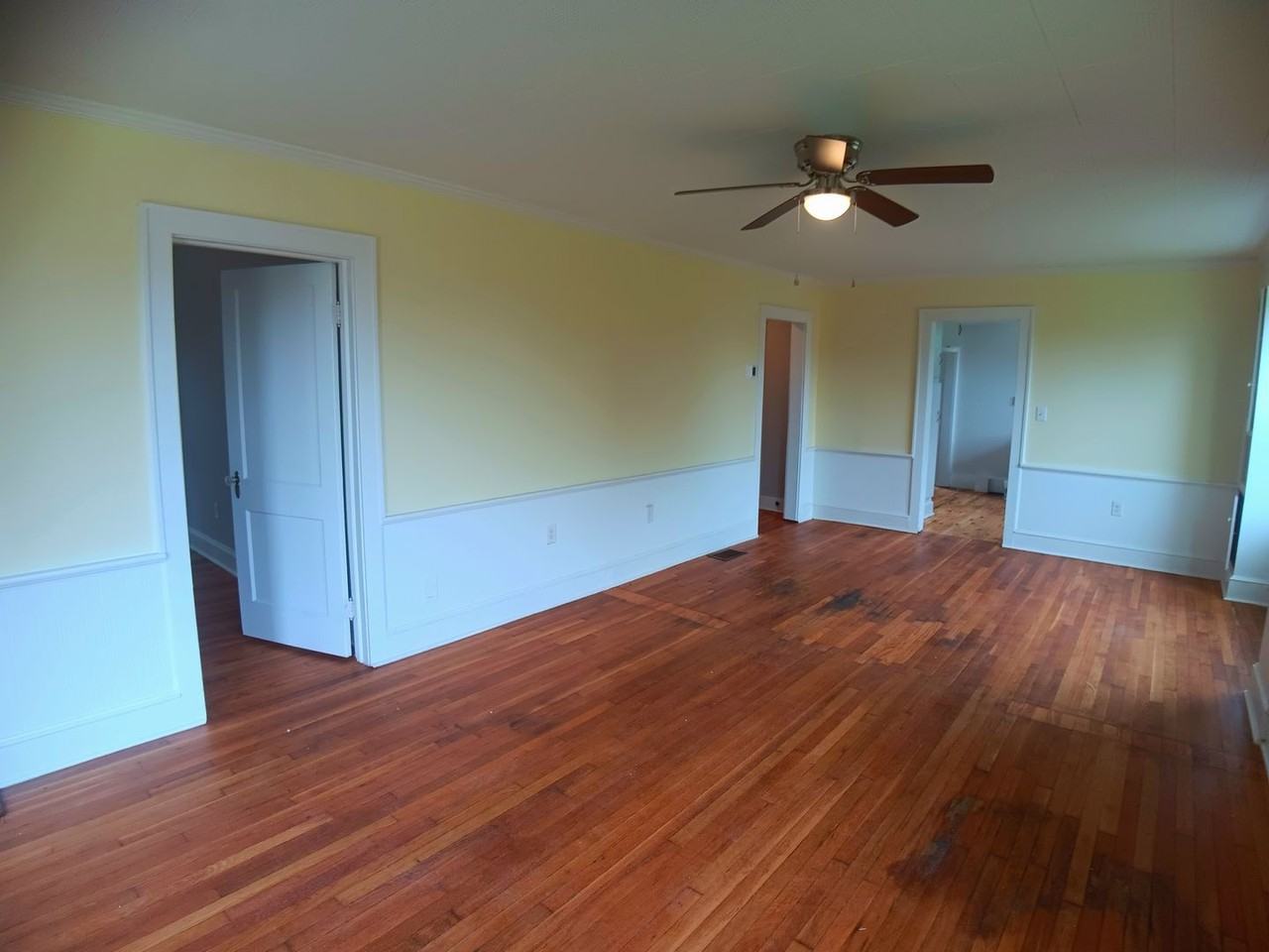 1813 7th St - Photo 6 of 14