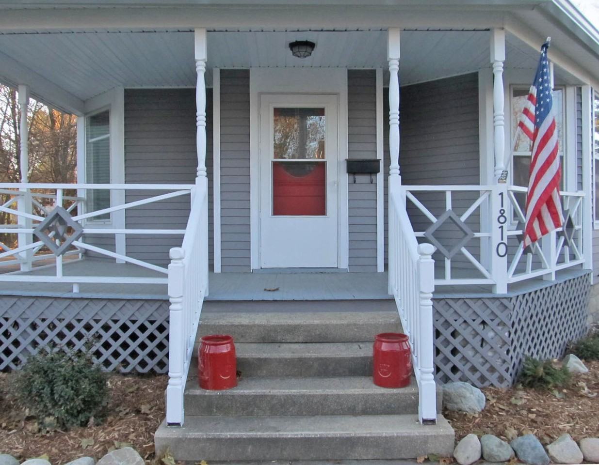 1810 Oakland Dr - Photo 2 of 18