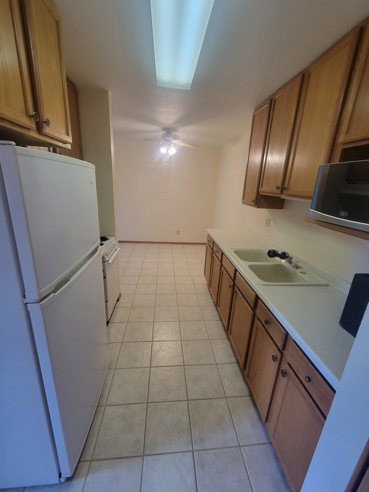 1709 La Crescent St #123 - Photo 7 of 14