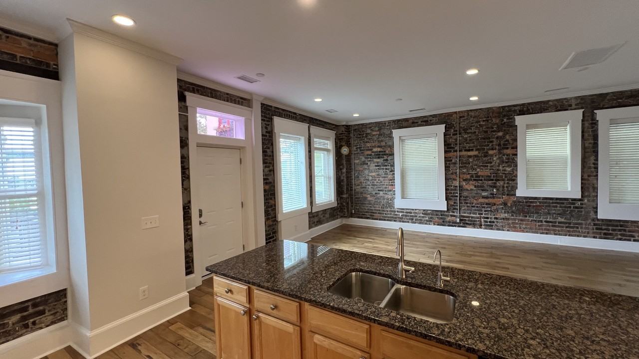 703 North 4th Street #3 - Photo 6 of 25