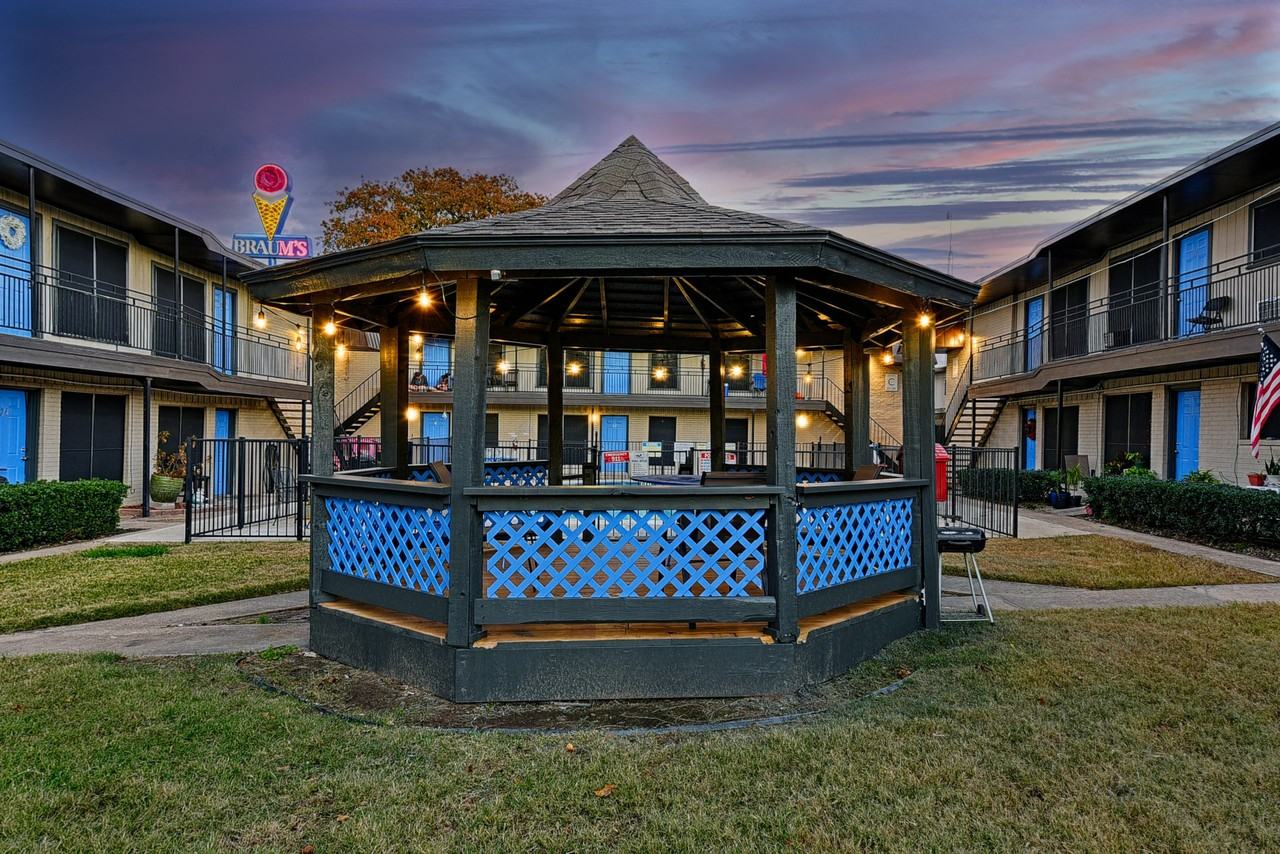 210 Duckworth St #27 - Photo 2 of 10