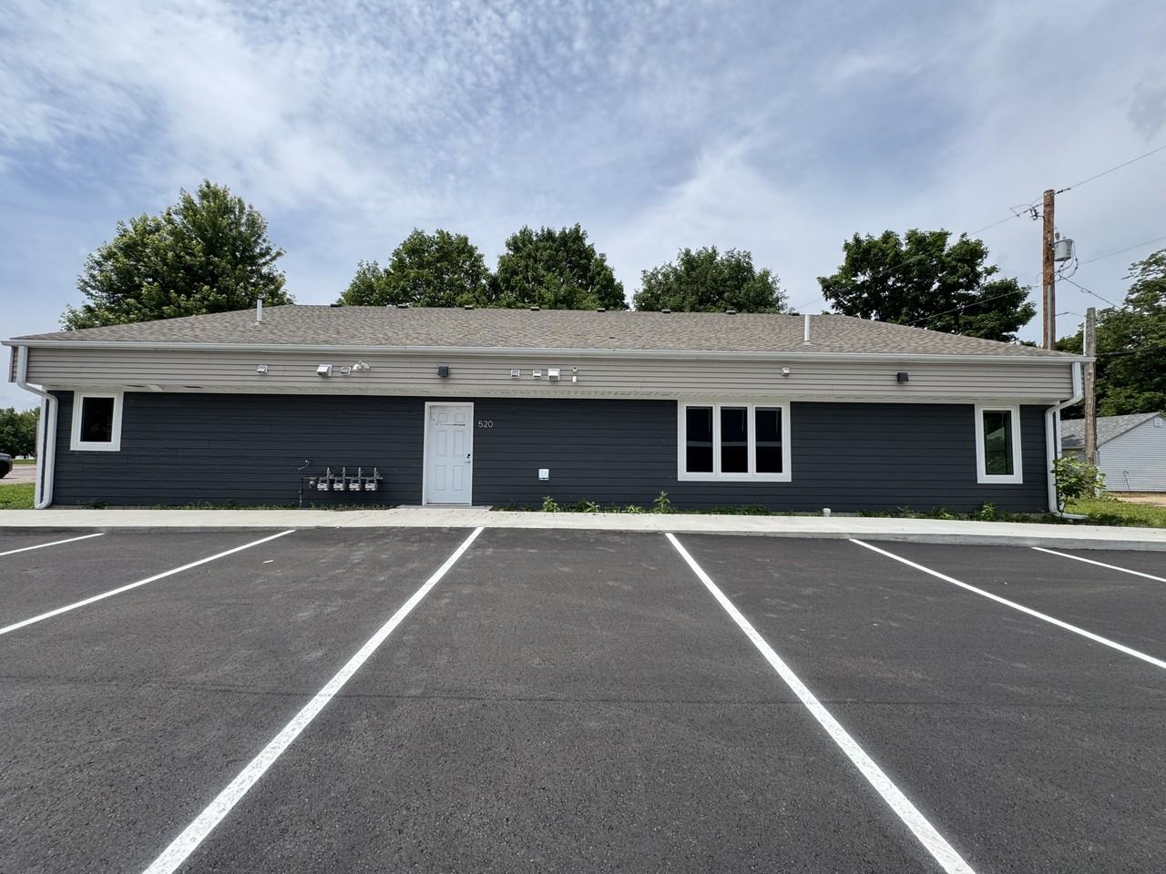 520 6th St #B - Photo 2 of 8