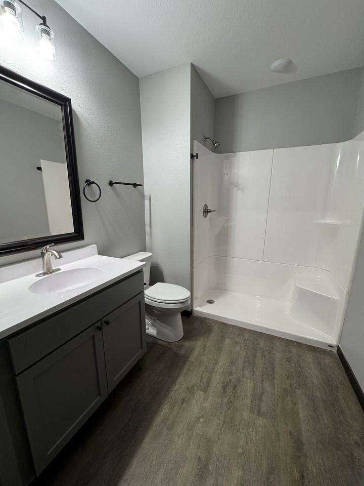 520 6th St #B - Photo 6 of 8