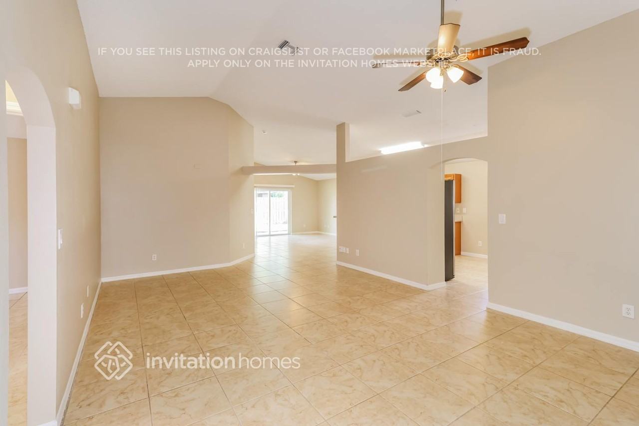 989 Bimini Ave - Photo 3 of 17