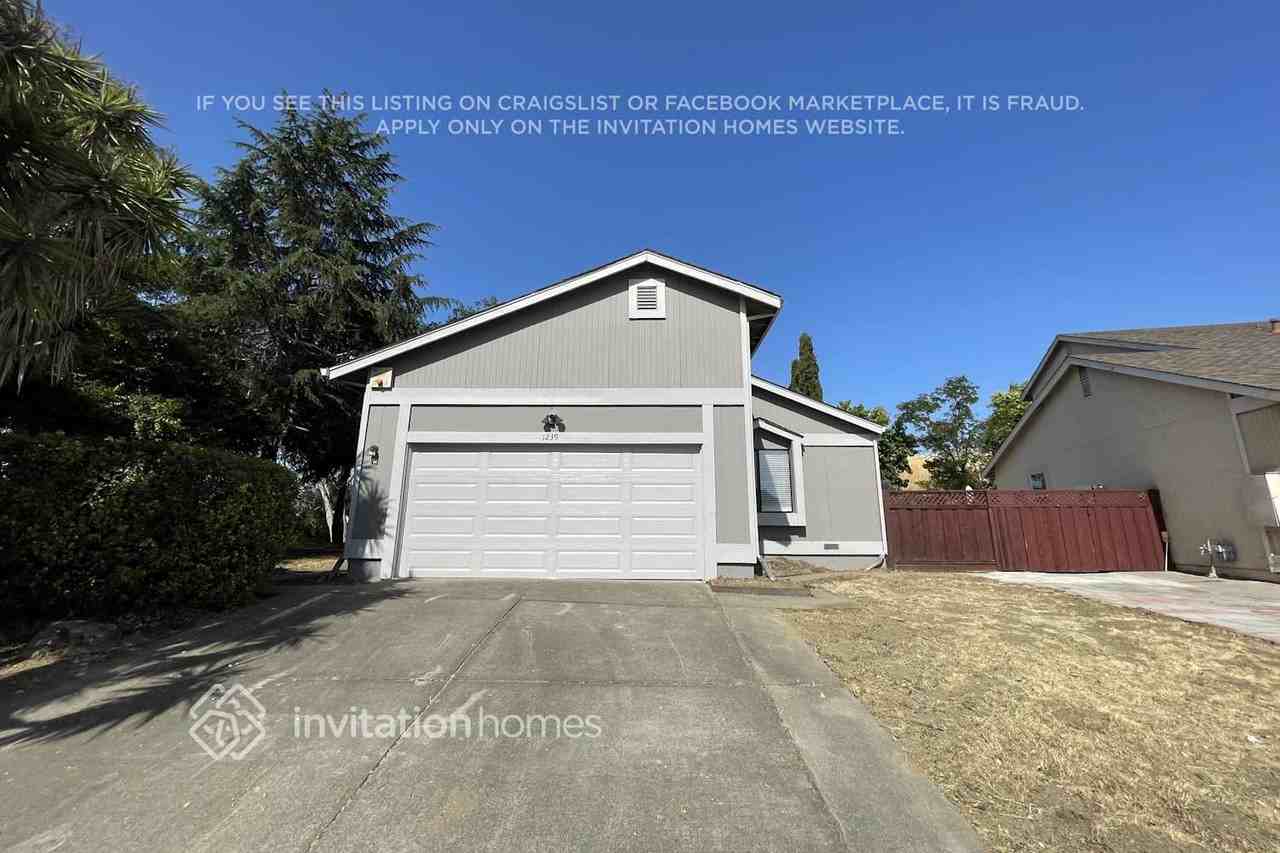 1239 Canterbury - Photo 2 of 23