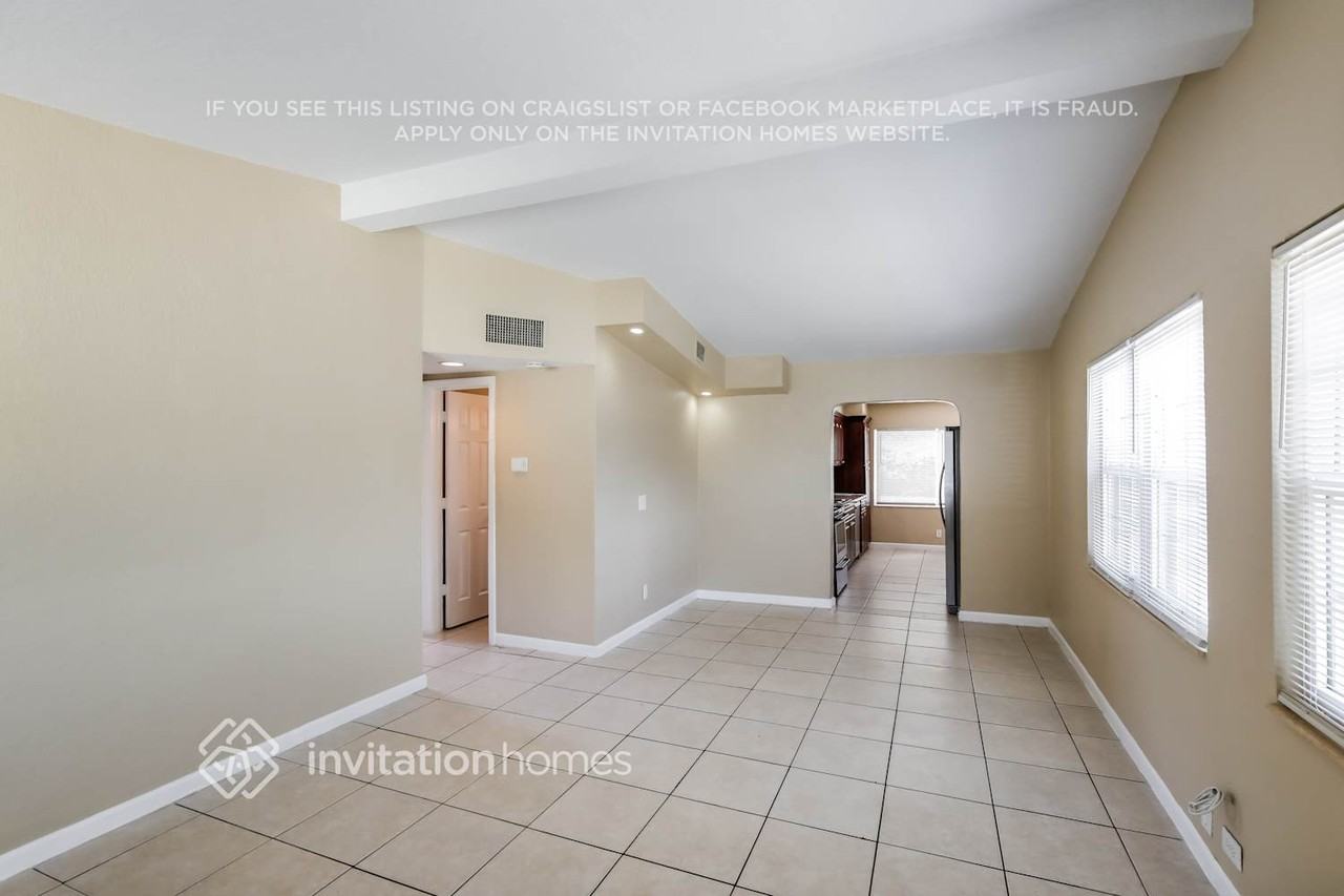 254 Glouchester St - Photo 3 of 17