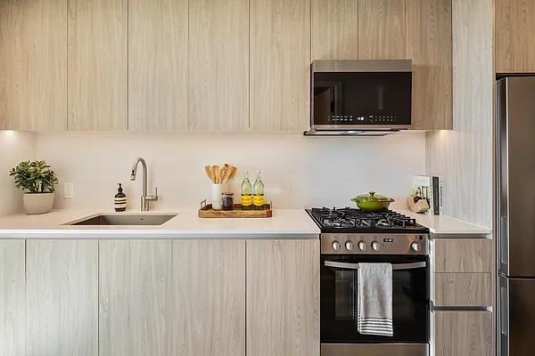 Crown St #210 - Photo 4 of 20