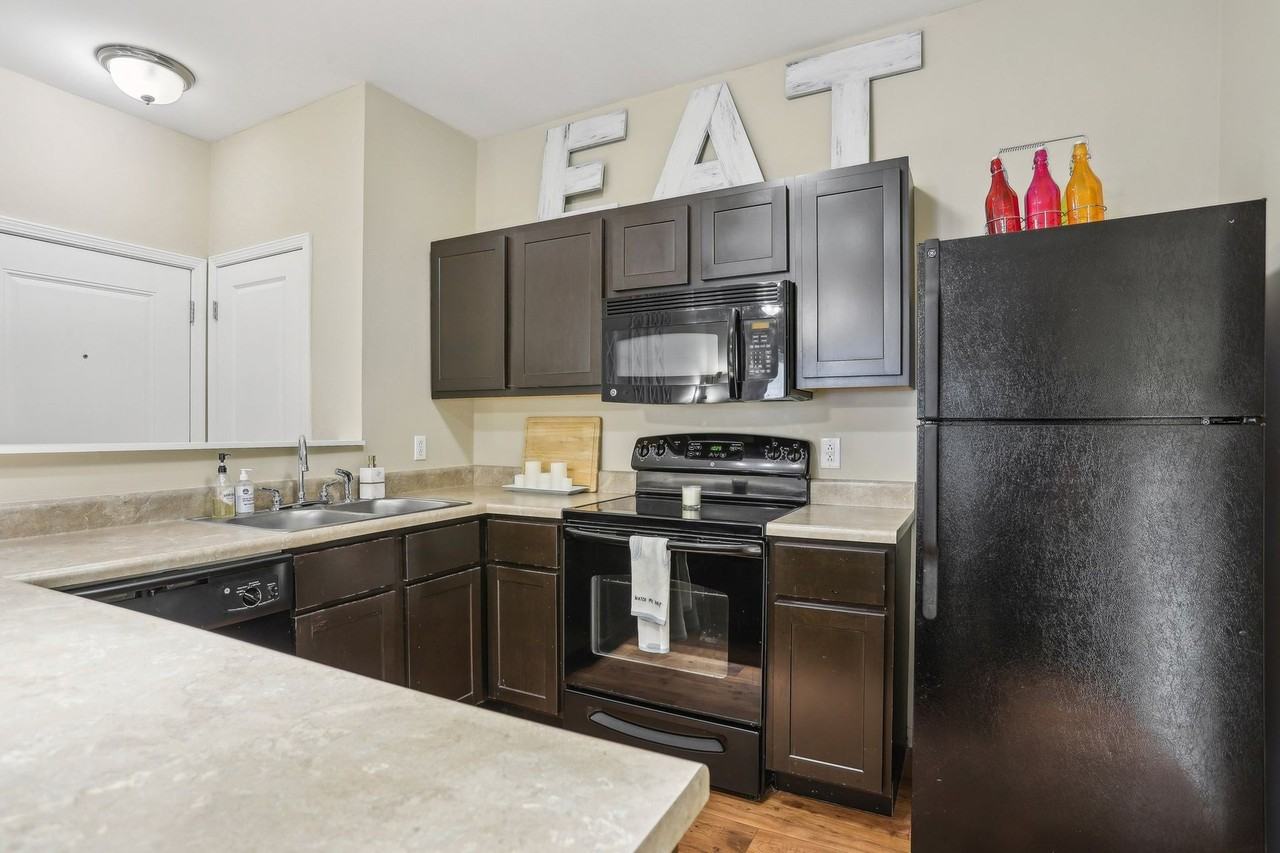 Enclave - Photo 7 of 24