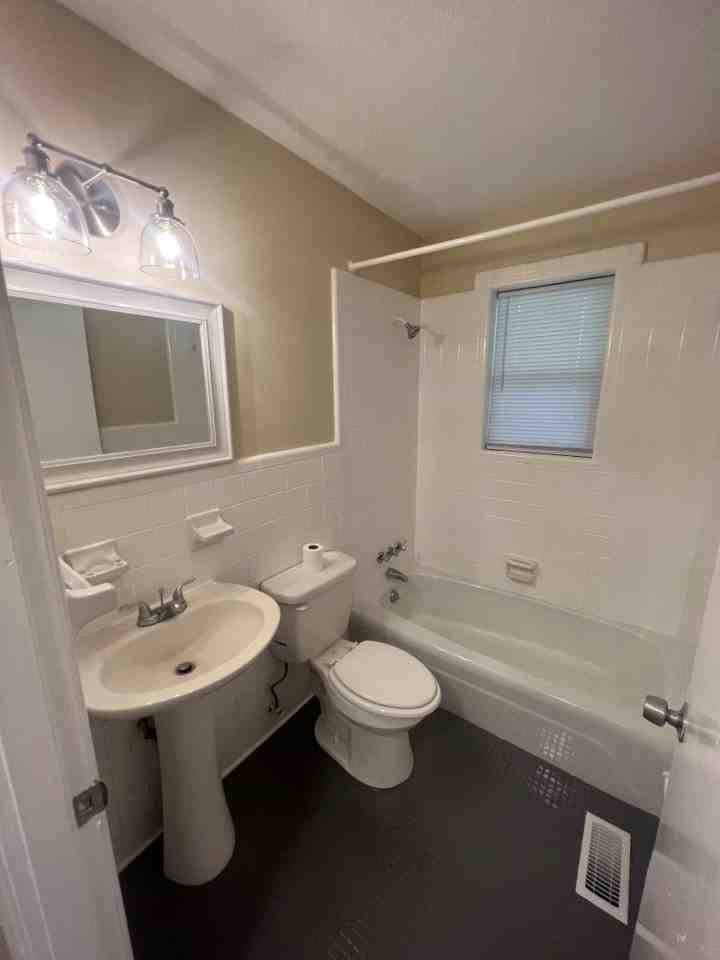 1934 Harris St - Photo 5 of 9