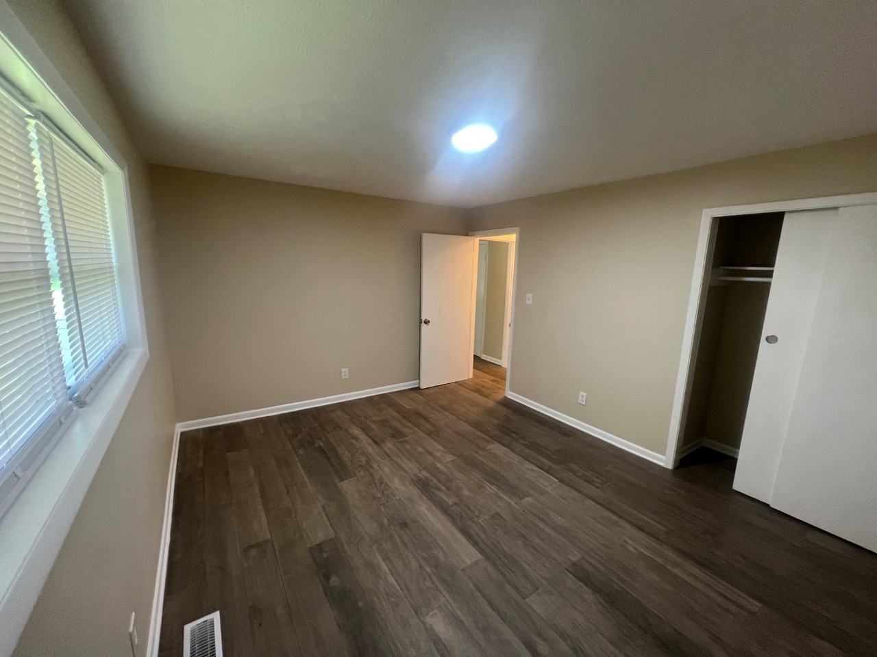 1934 Harris St - Photo 7 of 9
