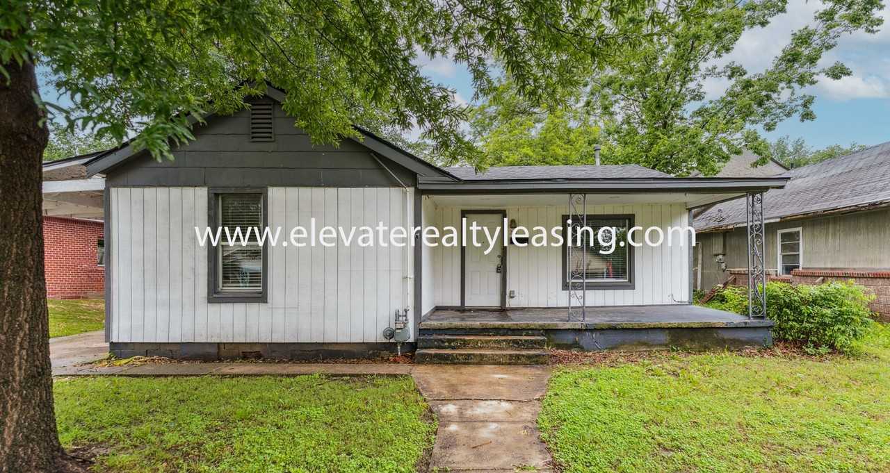 219 W 4th St - Photo 2 of 11