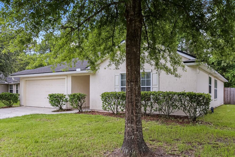 10946 Lauren Oak Ln S - Photo 3 of 16