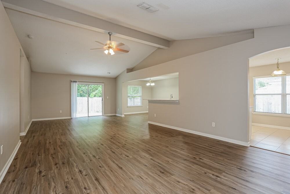 10946 Lauren Oak Ln S - Photo 5 of 16