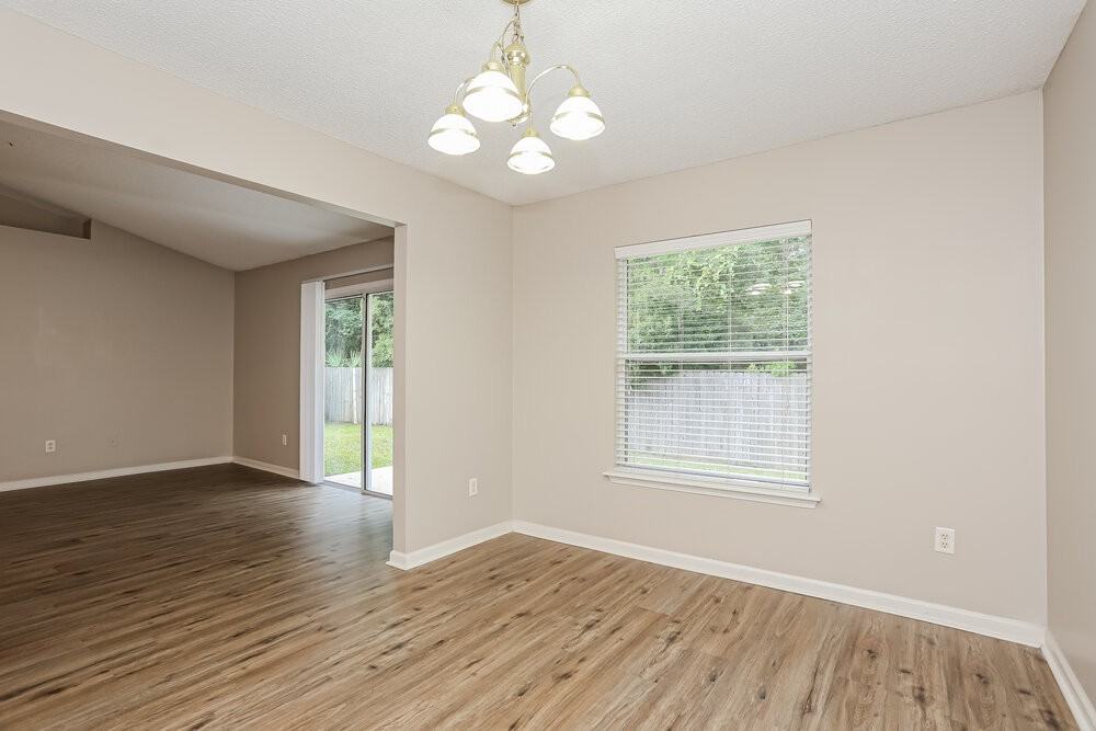 10946 Lauren Oak Ln S - Photo 6 of 16