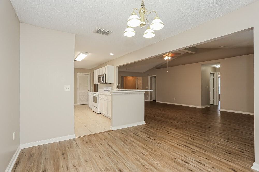 10946 Lauren Oak Ln S - Photo 7 of 16