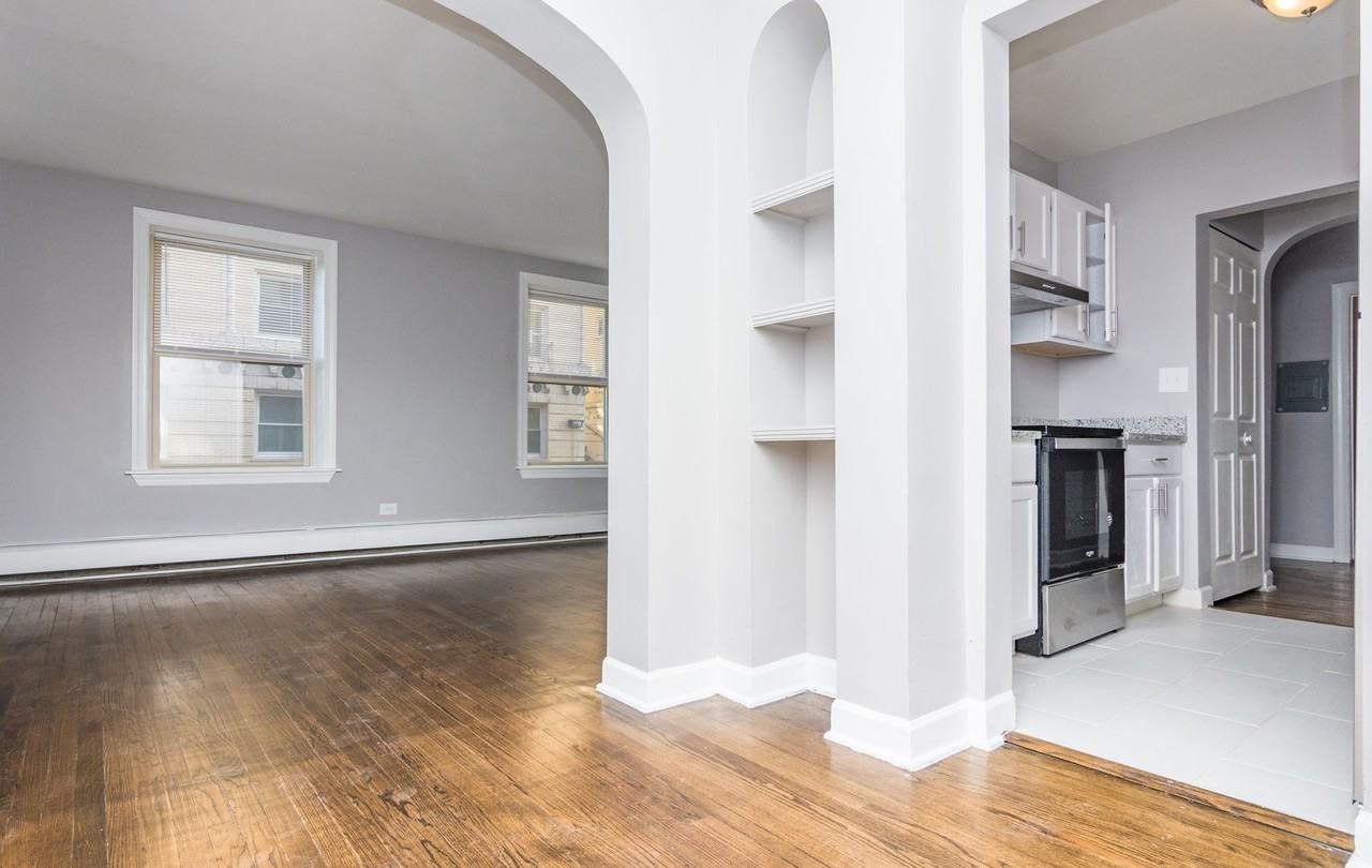 7130 S Jeffery Blvd - Photo 2 of 22