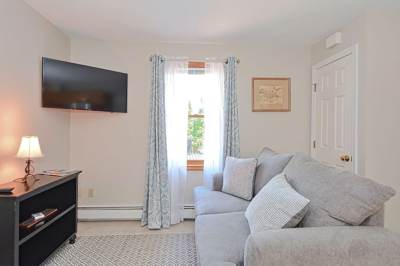 2 Mary Helen Way - Photo 6 of 12