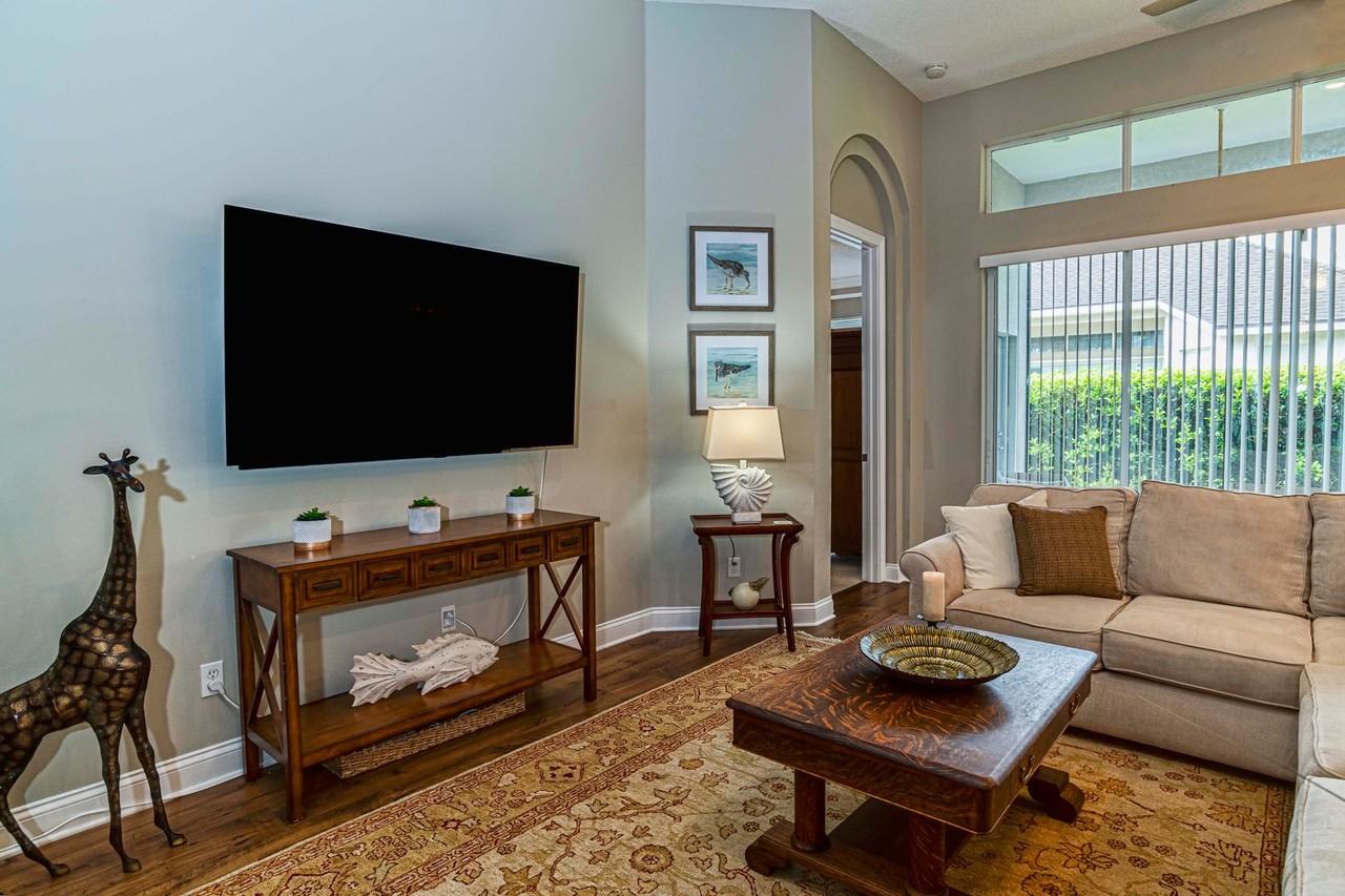 341 Island Green Dr - Photo 3 of 47