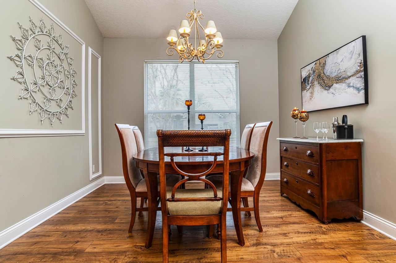 341 Island Green Dr - Photo 4 of 47