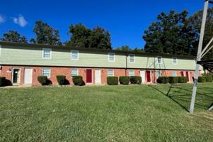featured image of 400 Greenbriar Rd