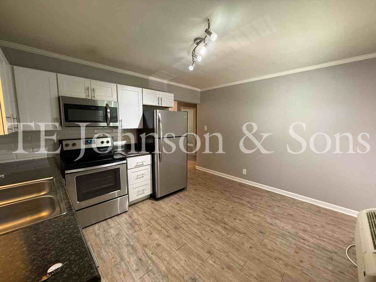 832 West 7th Street - Photo 5 of 20