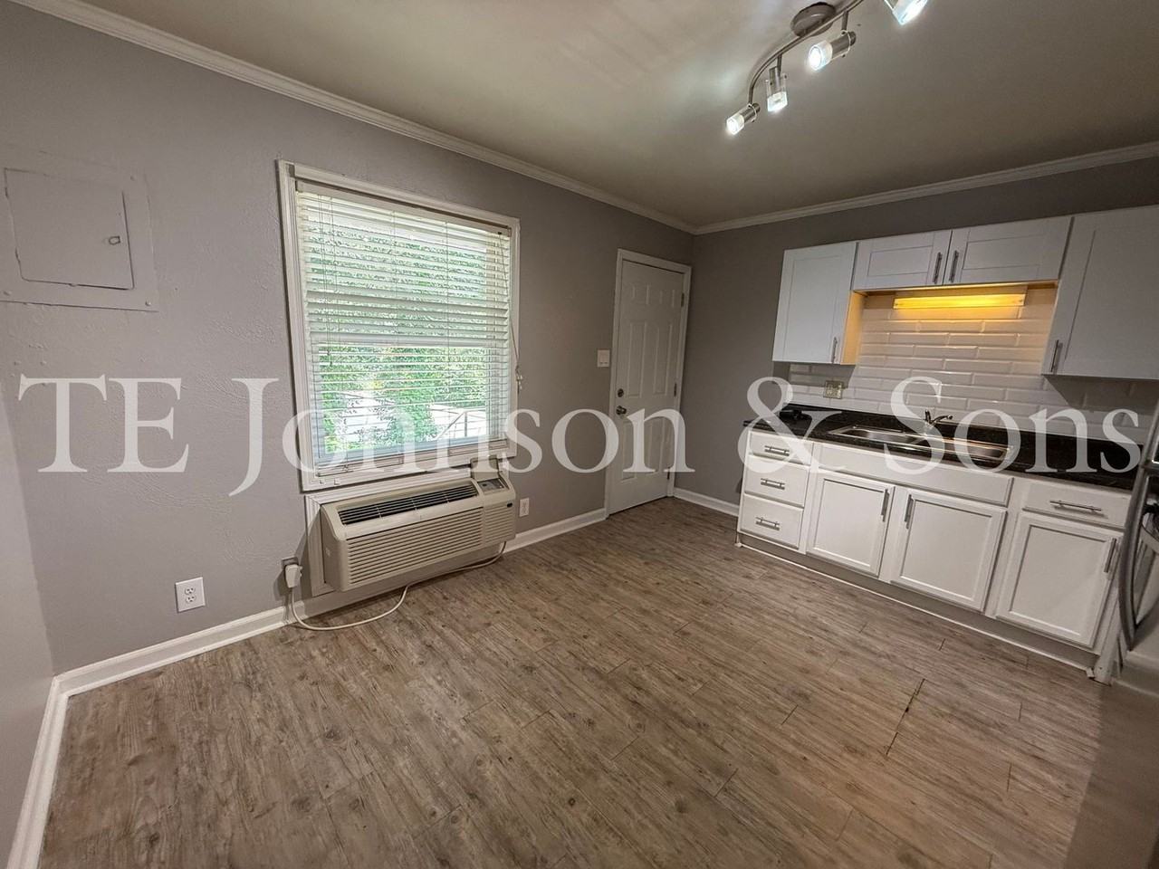 832 West 7th Street - Photo 6 of 20