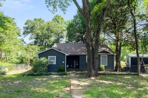 featured image of 140 Lynn Creek Dr